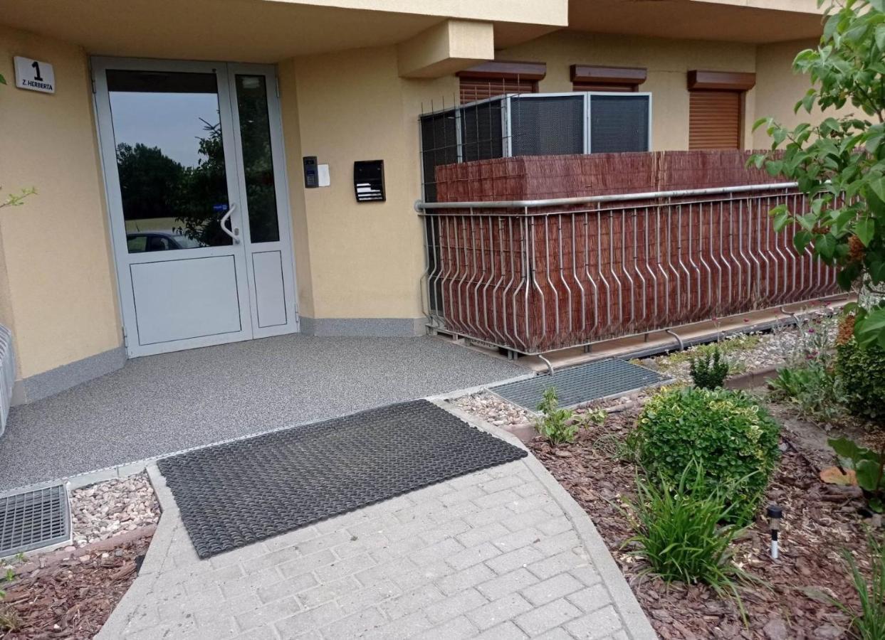 Apartament Herberta Oborniki Śląskie Exteriör bild